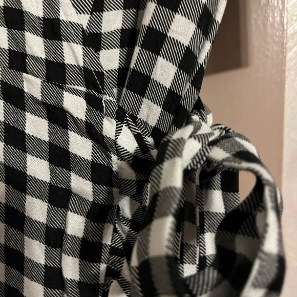 Forever 21 size medium black and white checkered wrap dress. - Picture 3 of 5